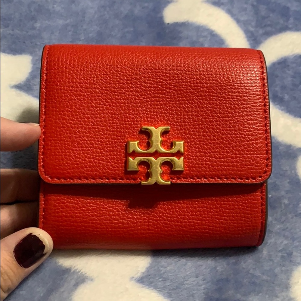Medium sized Tory Burch wallet. Red leather.